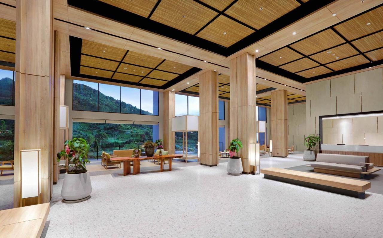 Grand Aston Puncak Hotel & Resort Ciseureuh Buitenkant foto
